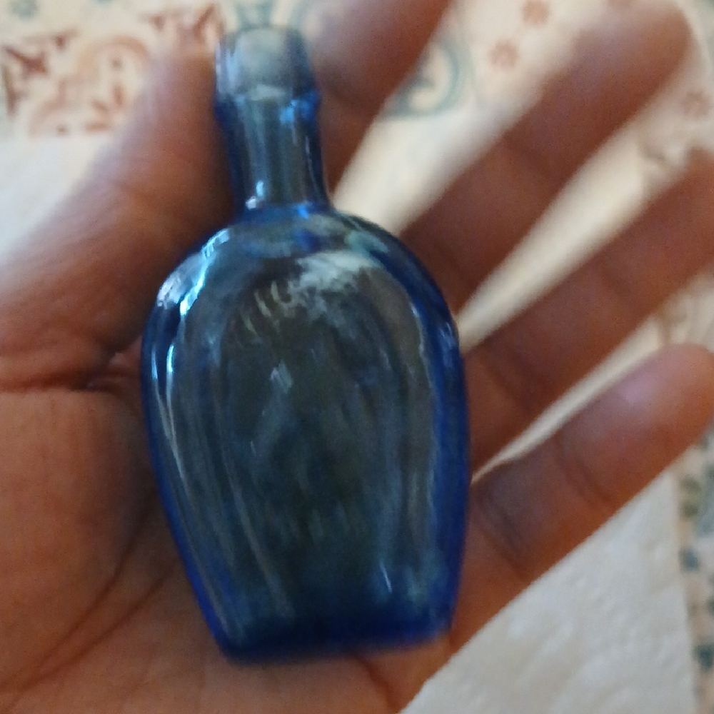 Elegant Glass Bottle Set - Blue and Green - Picture 6 of 13